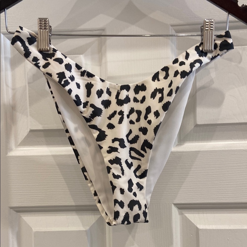 Aerie NWT Cheekier Black and White Leopard Bikini Bottom Size M